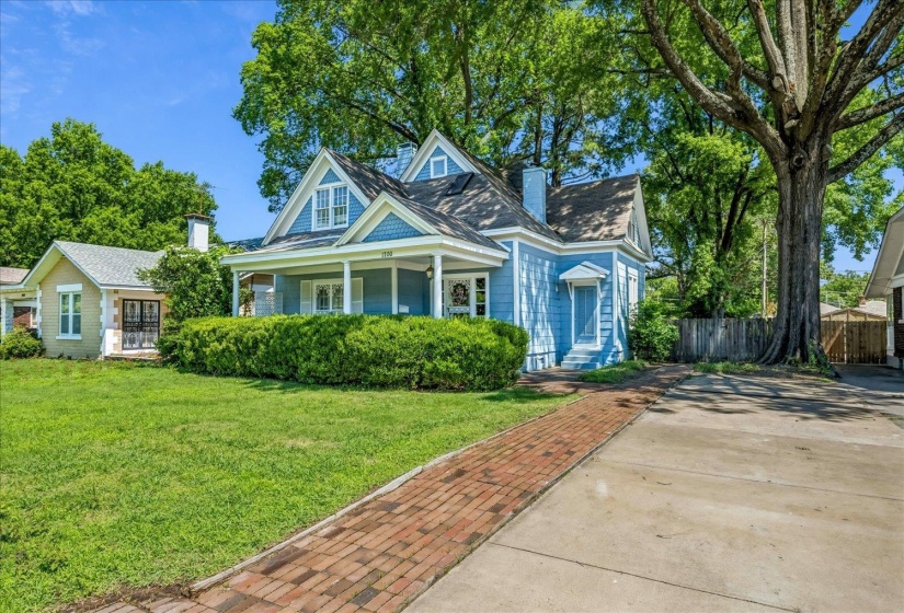 1700 FAXON AVE, Memphis, Tennessee 38112, 4 Bedroom Bedrooms, 10 Room Rooms,2 BathroomBathrooms,Residential,For Sale,FAXON,0,10224201