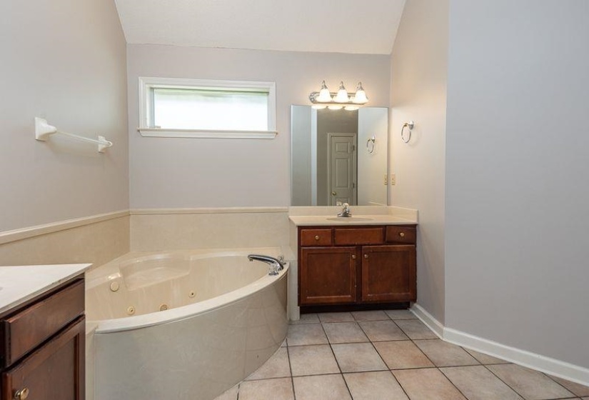 5115 BLUFF SPRINGS DR, Bartlett, Tennessee 38002, 3 Bedroom Bedrooms, 7 Room Rooms,2 BathroomBathrooms,Residential,For Sale,BLUFF SPRINGS,0,10224203
