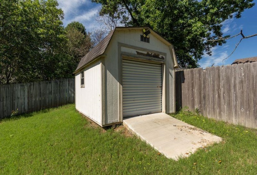 5115 BLUFF SPRINGS DR, Bartlett, Tennessee 38002, 3 Bedroom Bedrooms, 7 Room Rooms,2 BathroomBathrooms,Residential,For Sale,BLUFF SPRINGS,0,10224203