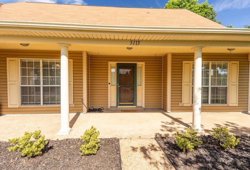 5115 BLUFF SPRINGS DR, Bartlett, Tennessee 38002, 3 Bedroom Bedrooms, 7 Room Rooms,2 BathroomBathrooms,Residential,For Sale,BLUFF SPRINGS,0,10224203