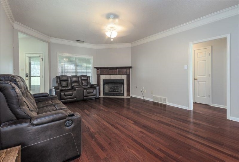 5115 BLUFF SPRINGS DR, Bartlett, Tennessee 38002, 3 Bedroom Bedrooms, 7 Room Rooms,2 BathroomBathrooms,Residential,For Sale,BLUFF SPRINGS,0,10224203