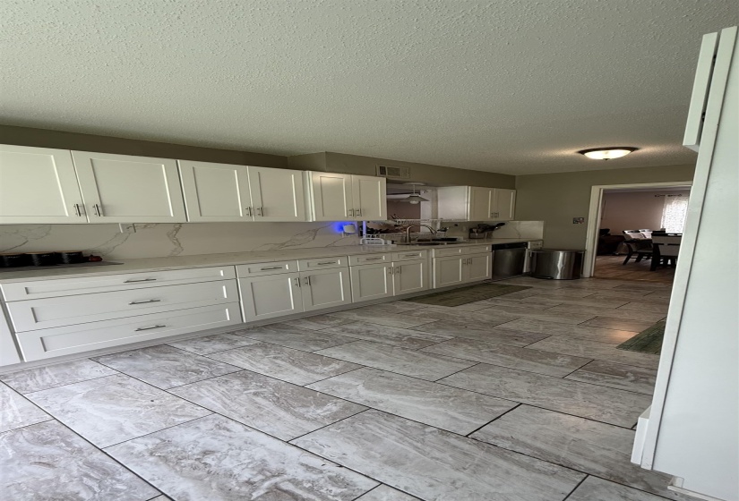 5882 MACLEOD DR, Memphis, Tennessee 38119, 4 Bedroom Bedrooms, 4 Room Rooms,2.1 BathroomBathrooms,Residential,For Sale,MACLEOD,0,10224211