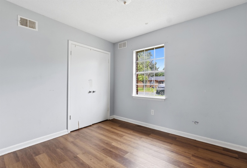 3807 GLENBUREE ST, Memphis, Tennessee 38109, 3 Bedrooms Bedrooms, 6 Rooms Rooms,1 BathroomBathrooms,Residential,For Sale,GLENBUREE,10224221