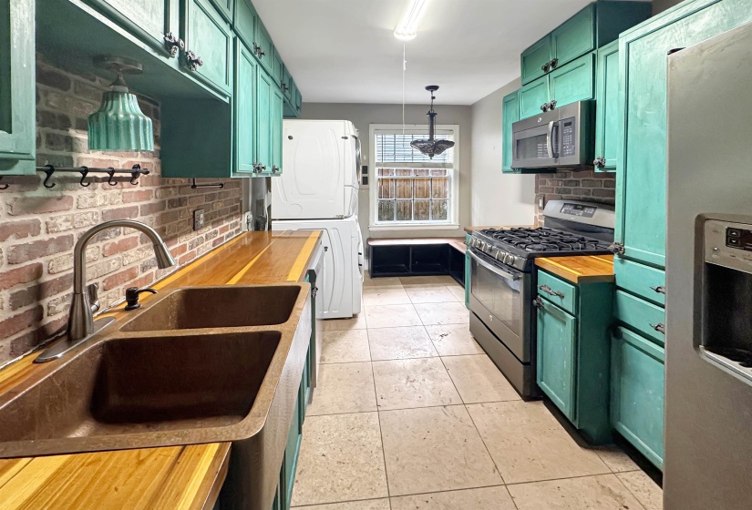 2022 COURTLAND PL, Memphis, Tennessee 38104, 2 Bedrooms Bedrooms, ,1 BathroomBathrooms,Duplexes,For Sale,COURTLAND,10224227