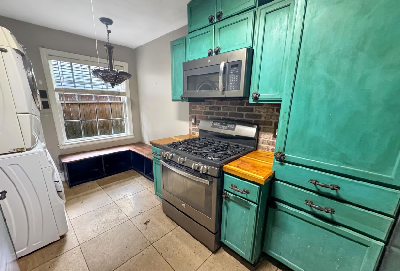 2022 COURTLAND PL, Memphis, Tennessee 38104, 2 Bedrooms Bedrooms, ,1 BathroomBathrooms,Duplexes,For Sale,COURTLAND,10224227