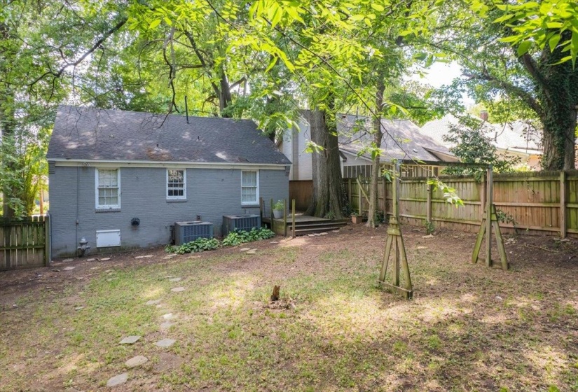 2022 COURTLAND PL, Memphis, Tennessee 38104, 2 Bedrooms Bedrooms, ,1 BathroomBathrooms,Duplexes,For Sale,COURTLAND,10224227