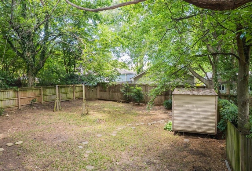 2022 COURTLAND PL, Memphis, Tennessee 38104, 2 Bedrooms Bedrooms, ,1 BathroomBathrooms,Duplexes,For Sale,COURTLAND,10224227