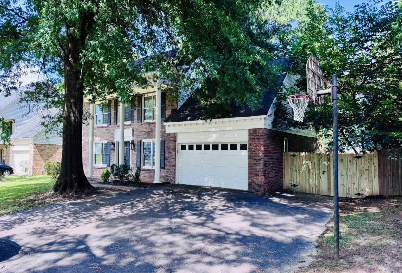1834 BRIERBROOK LN, Germantown, Tennessee 38138, 4 Bedroom Bedrooms, 8 Room Rooms,2.1 BathroomBathrooms,Rental Properties,For Sale,BRIERBROOK,0,10224287