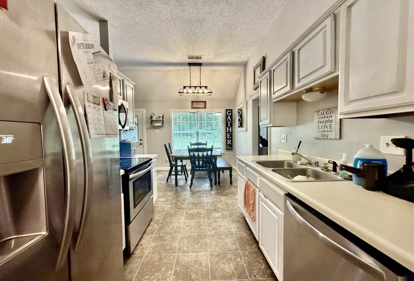165 DEE RD, Somerville, Tennessee 38068, 3 Bedroom Bedrooms, 6 Room Rooms,2 BathroomBathrooms,Residential,For Sale,DEE,0,10224228