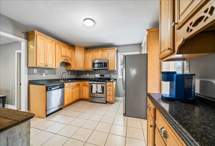 252 BARRY RD, Memphis, Tennessee 38117, 3 Bedroom Bedrooms, 8 Room Rooms,2 BathroomBathrooms,Residential,For Sale,BARRY,0,10224229