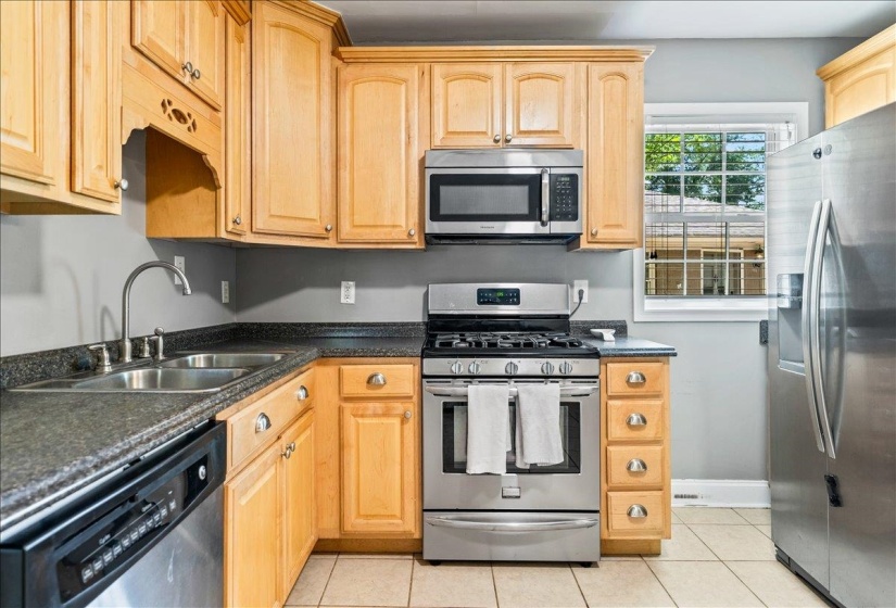 252 BARRY RD, Memphis, Tennessee 38117, 3 Bedroom Bedrooms, 8 Room Rooms,2 BathroomBathrooms,Residential,For Sale,BARRY,0,10224229