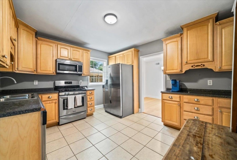 252 BARRY RD, Memphis, Tennessee 38117, 3 Bedroom Bedrooms, 8 Room Rooms,2 BathroomBathrooms,Residential,For Sale,BARRY,0,10224229