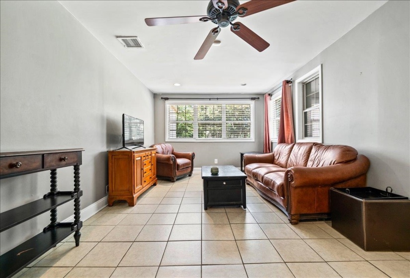 252 BARRY RD, Memphis, Tennessee 38117, 3 Bedroom Bedrooms, 8 Room Rooms,2 BathroomBathrooms,Residential,For Sale,BARRY,0,10224229