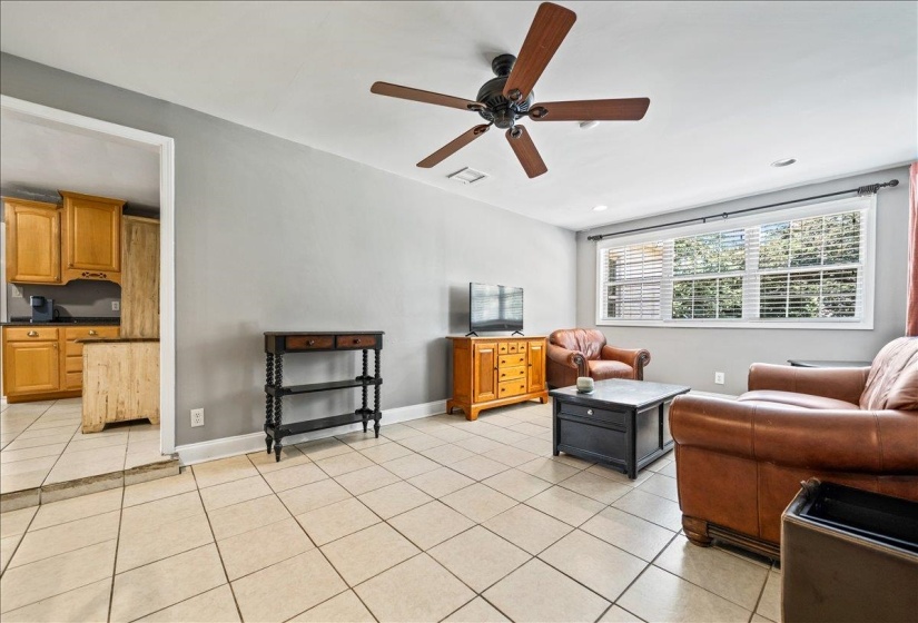 252 BARRY RD, Memphis, Tennessee 38117, 3 Bedroom Bedrooms, 8 Room Rooms,2 BathroomBathrooms,Residential,For Sale,BARRY,0,10224229