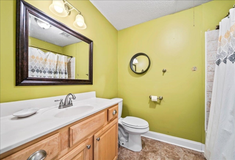 252 BARRY RD, Memphis, Tennessee 38117, 3 Bedroom Bedrooms, 8 Room Rooms,2 BathroomBathrooms,Residential,For Sale,BARRY,0,10224229