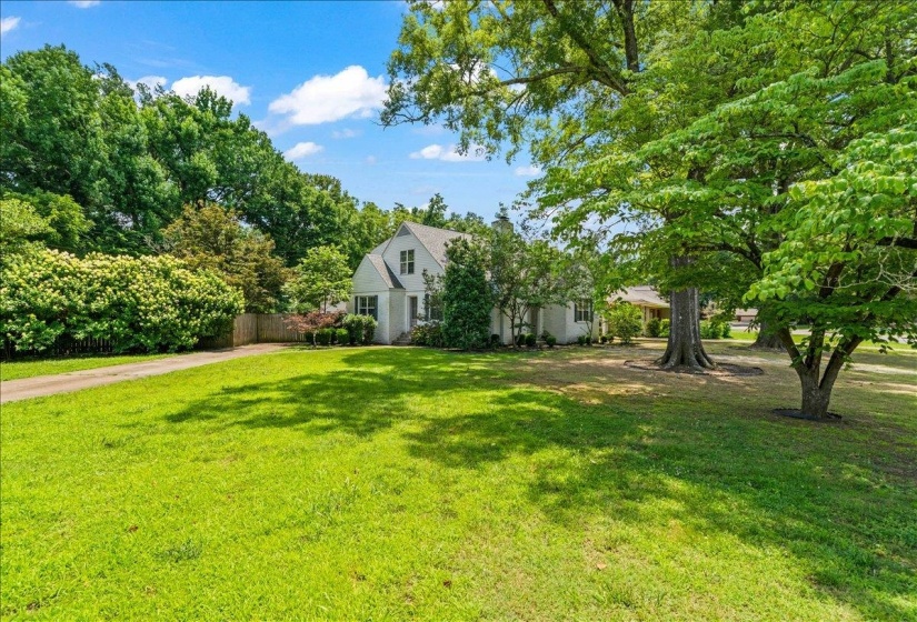 252 BARRY RD, Memphis, Tennessee 38117, 3 Bedroom Bedrooms, 8 Room Rooms,2 BathroomBathrooms,Residential,For Sale,BARRY,0,10224229