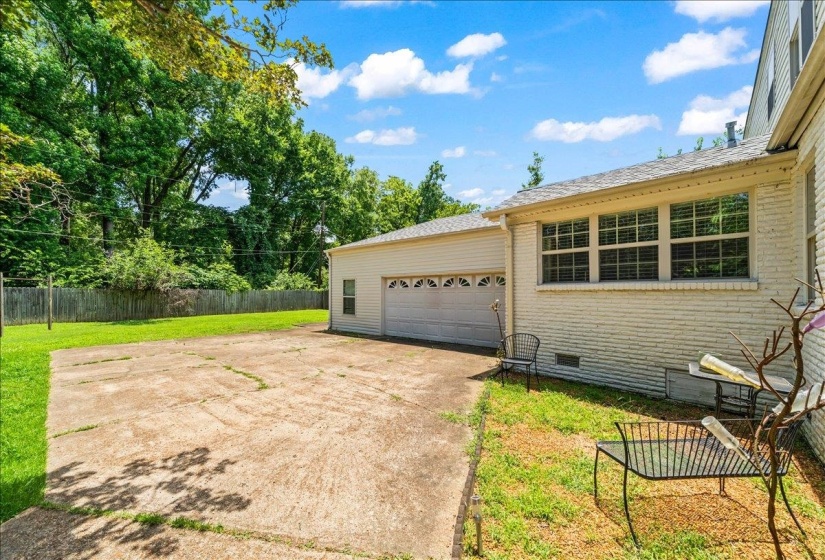 252 BARRY RD, Memphis, Tennessee 38117, 3 Bedroom Bedrooms, 8 Room Rooms,2 BathroomBathrooms,Residential,For Sale,BARRY,0,10224229