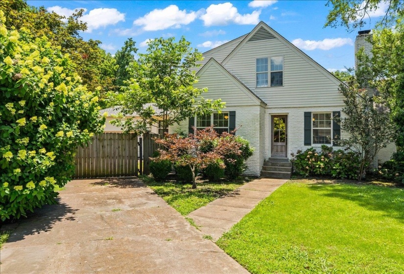 252 BARRY RD, Memphis, Tennessee 38117, 3 Bedroom Bedrooms, 8 Room Rooms,2 BathroomBathrooms,Residential,For Sale,BARRY,0,10224229