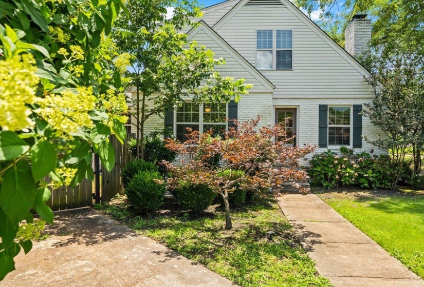 252 BARRY RD, Memphis, Tennessee 38117, 3 Bedroom Bedrooms, 8 Room Rooms,2 BathroomBathrooms,Residential,For Sale,BARRY,0,10224229
