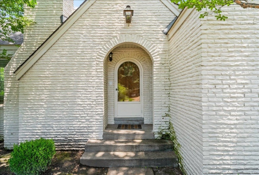 252 BARRY RD, Memphis, Tennessee 38117, 3 Bedroom Bedrooms, 8 Room Rooms,2 BathroomBathrooms,Residential,For Sale,BARRY,0,10224229
