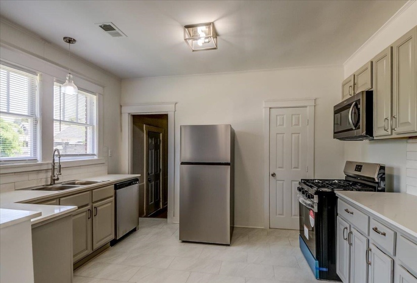 820 MCNEIL ST, Memphis, Tennessee 38107, 3 Bedroom Bedrooms, 5 Room Rooms,2 BathroomBathrooms,Residential,For Sale,MCNEIL,0,10224238