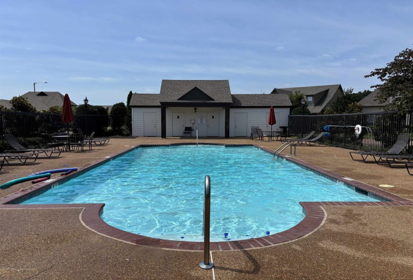 1608 PRAIRIE DUNES DR, Collierville, Tennessee 38017, 4 Bedroom Bedrooms, 8 Room Rooms,3 BathroomBathrooms,Residential,For Sale,PRAIRIE DUNES,0,10224241
