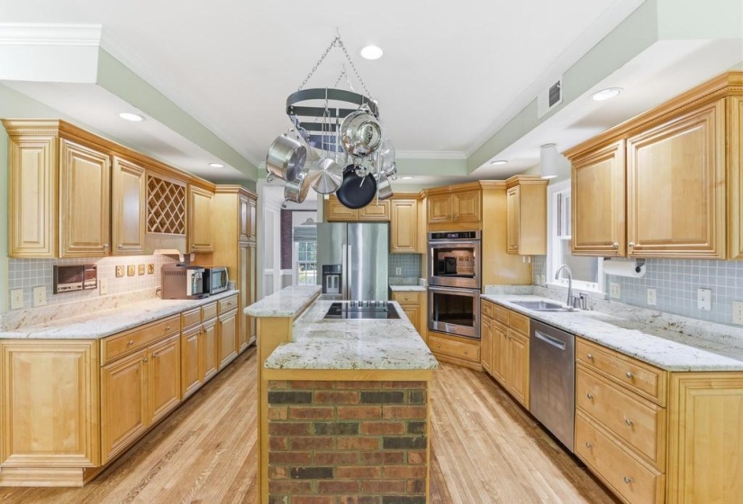 8154 MEADOW GLEN DR, Germantown, Tennessee 38138, 4 Bedroom Bedrooms, 11 Room Rooms,3.1 BathroomBathrooms,Residential,For Sale,MEADOW GLEN,0,10224244