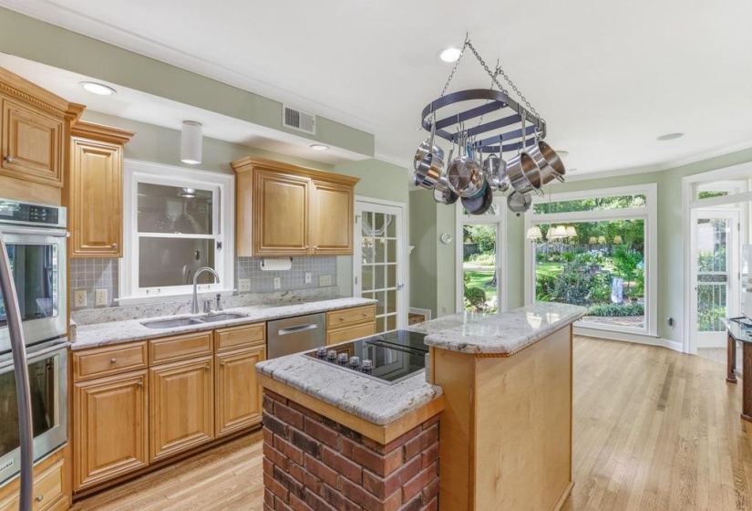 8154 MEADOW GLEN DR, Germantown, Tennessee 38138, 4 Bedroom Bedrooms, 11 Room Rooms,3.1 BathroomBathrooms,Residential,For Sale,MEADOW GLEN,0,10224244
