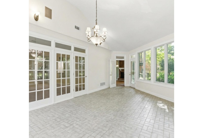 8154 MEADOW GLEN DR, Germantown, Tennessee 38138, 4 Bedroom Bedrooms, 11 Room Rooms,3.1 BathroomBathrooms,Residential,For Sale,MEADOW GLEN,0,10224244