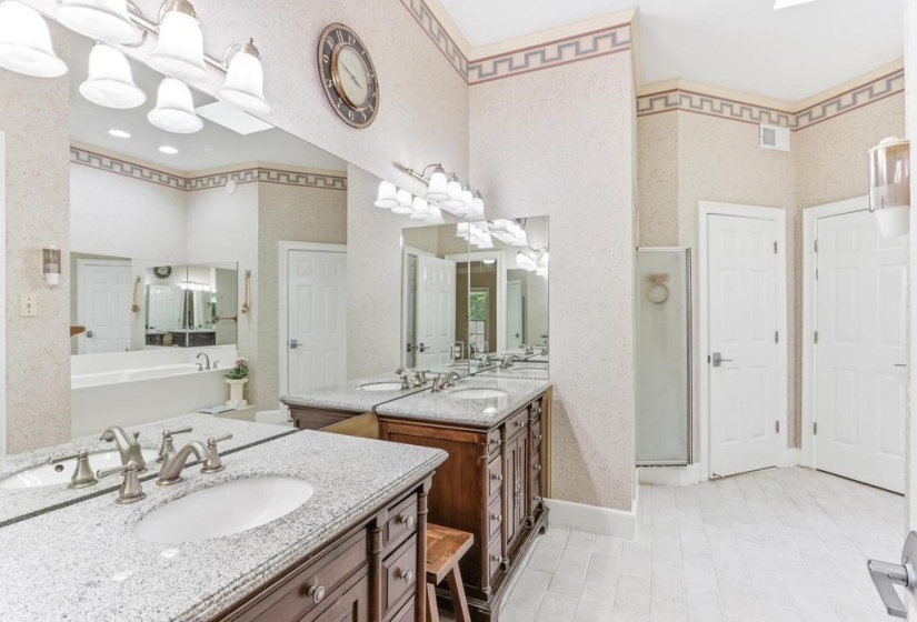 8154 MEADOW GLEN DR, Germantown, Tennessee 38138, 4 Bedroom Bedrooms, 11 Room Rooms,3.1 BathroomBathrooms,Residential,For Sale,MEADOW GLEN,0,10224244