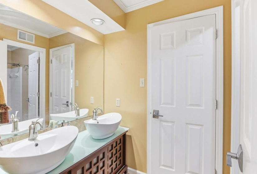 8154 MEADOW GLEN DR, Germantown, Tennessee 38138, 4 Bedroom Bedrooms, 11 Room Rooms,3.1 BathroomBathrooms,Residential,For Sale,MEADOW GLEN,0,10224244