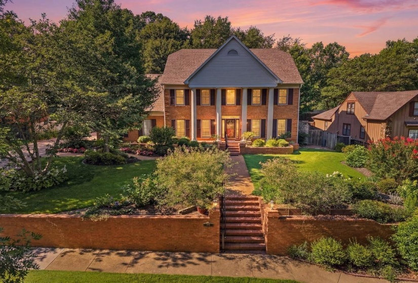 8154 MEADOW GLEN DR, Germantown, Tennessee 38138, 4 Bedroom Bedrooms, 11 Room Rooms,3.1 BathroomBathrooms,Residential,For Sale,MEADOW GLEN,0,10224244