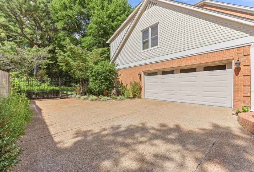 8154 MEADOW GLEN DR, Germantown, Tennessee 38138, 4 Bedroom Bedrooms, 11 Room Rooms,3.1 BathroomBathrooms,Residential,For Sale,MEADOW GLEN,0,10224244