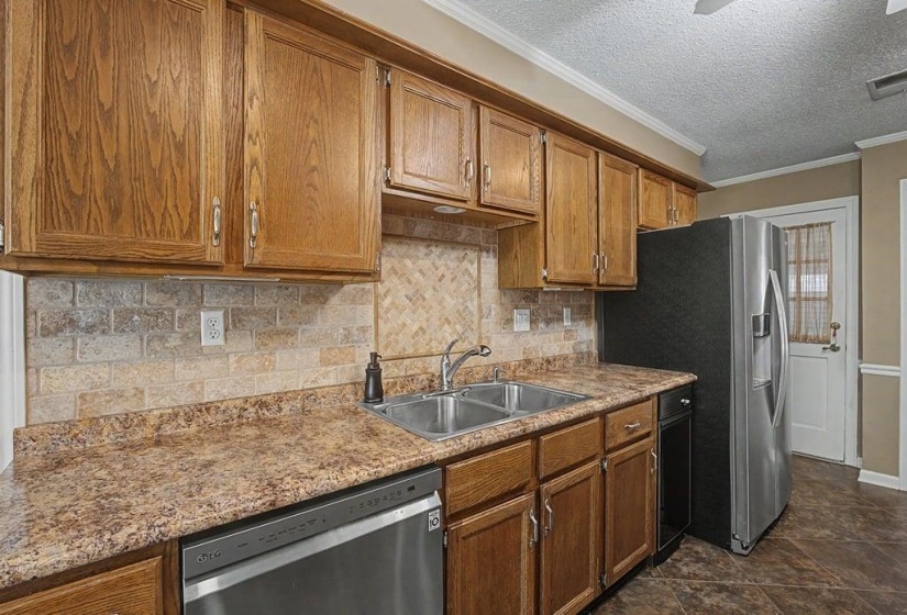 2949 SANDY CREEK DR, Germantown, Tennessee 38138, 3 Bedrooms Bedrooms, 8 Rooms Rooms,2.1 BathroomsBathrooms,Residential,For Sale,SANDY CREEK,10224257