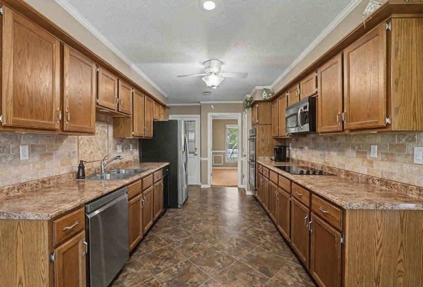 2949 SANDY CREEK DR, Germantown, Tennessee 38138, 3 Bedrooms Bedrooms, 8 Rooms Rooms,2.1 BathroomsBathrooms,Residential,For Sale,SANDY CREEK,10224257
