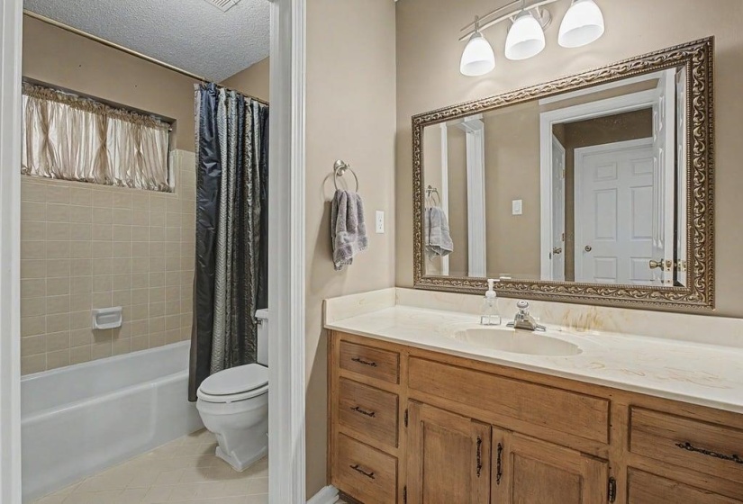 2949 SANDY CREEK DR, Germantown, Tennessee 38138, 3 Bedrooms Bedrooms, 8 Rooms Rooms,2.1 BathroomsBathrooms,Residential,For Sale,SANDY CREEK,10224257