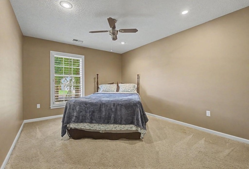 2949 SANDY CREEK DR, Germantown, Tennessee 38138, 3 Bedrooms Bedrooms, 8 Rooms Rooms,2.1 BathroomsBathrooms,Residential,For Sale,SANDY CREEK,10224257