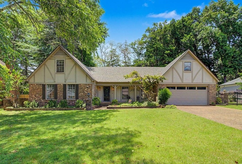 2949 SANDY CREEK DR, Germantown, Tennessee 38138, 3 Bedrooms Bedrooms, 8 Rooms Rooms,2.1 BathroomsBathrooms,Residential,For Sale,SANDY CREEK,10224257