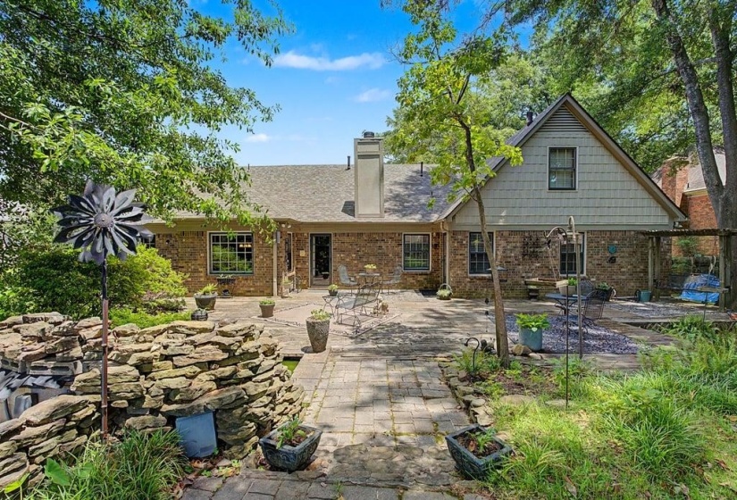 2949 SANDY CREEK DR, Germantown, Tennessee 38138, 3 Bedrooms Bedrooms, 8 Rooms Rooms,2.1 BathroomsBathrooms,Residential,For Sale,SANDY CREEK,10224257