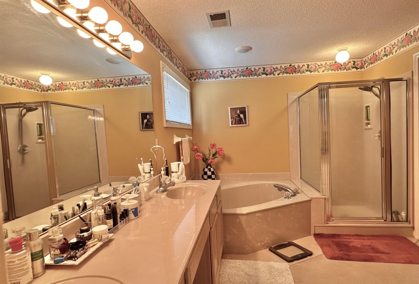 1494 APPLE GROVE LN, Cordova, Tennessee 38016, 3 Bedrooms Bedrooms, 7 Rooms Rooms,2 BathroomsBathrooms,Residential,For Sale,APPLE GROVE,10224260