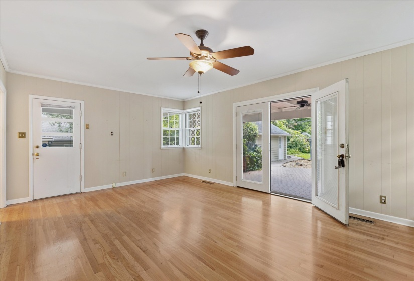 8 CENTURY ST, Memphis, Tennessee 38111, 3 Bedrooms Bedrooms, 7 Rooms Rooms,2 BathroomsBathrooms,Residential,For Sale,CENTURY,10224266