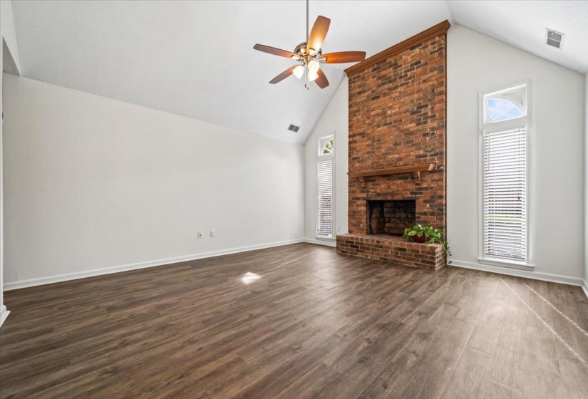 1841 PARK TRAIL DR, Germantown, Tennessee 38139, 2 Bedrooms Bedrooms, 5 Rooms Rooms,2 BathroomsBathrooms,Residential,For Sale,PARK TRAIL,10224267