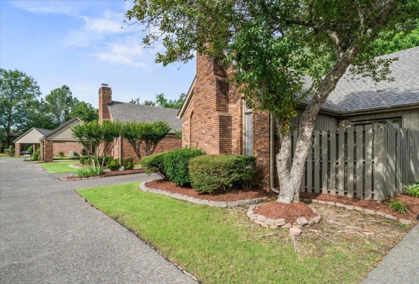 1841 PARK TRAIL DR, Germantown, Tennessee 38139, 2 Bedrooms Bedrooms, 5 Rooms Rooms,2 BathroomsBathrooms,Residential,For Sale,PARK TRAIL,10224267
