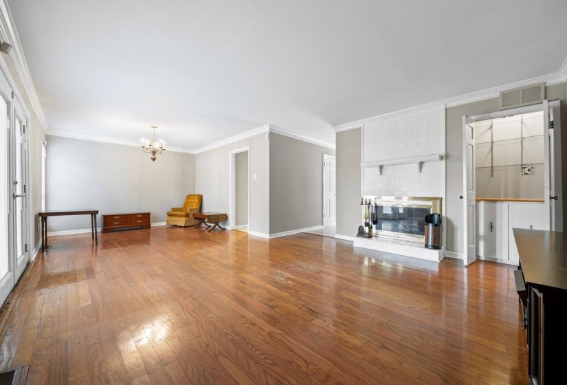6942 AMBERLY DR, Memphis, Tennessee 38119, 3 Bedrooms Bedrooms, 7 Rooms Rooms,2.1 BathroomsBathrooms,Residential,For Sale,AMBERLY,10224277