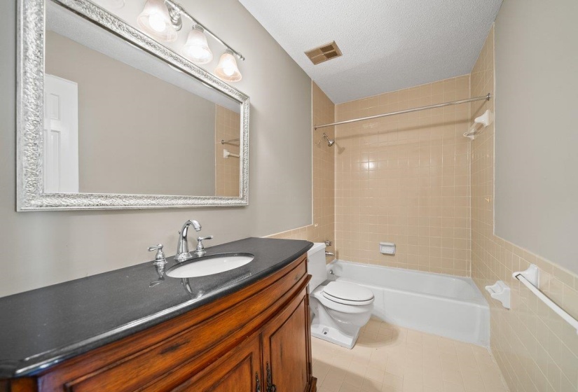 6942 AMBERLY DR, Memphis, Tennessee 38119, 3 Bedrooms Bedrooms, 7 Rooms Rooms,2.1 BathroomsBathrooms,Residential,For Sale,AMBERLY,10224277