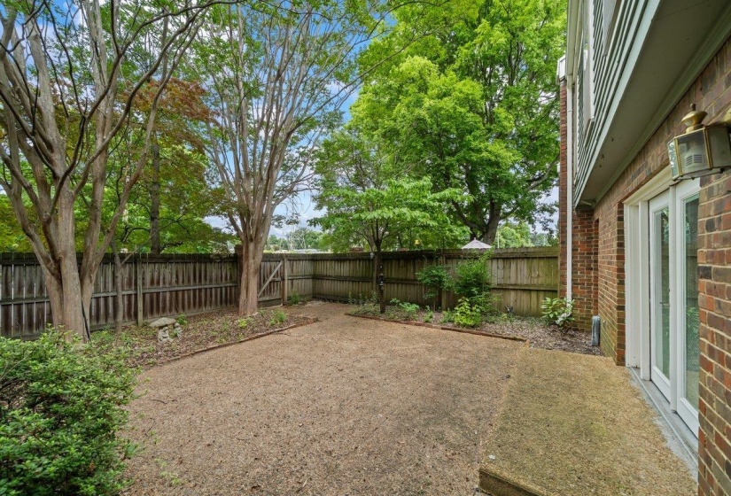 6942 AMBERLY DR, Memphis, Tennessee 38119, 3 Bedrooms Bedrooms, 7 Rooms Rooms,2.1 BathroomsBathrooms,Residential,For Sale,AMBERLY,10224277