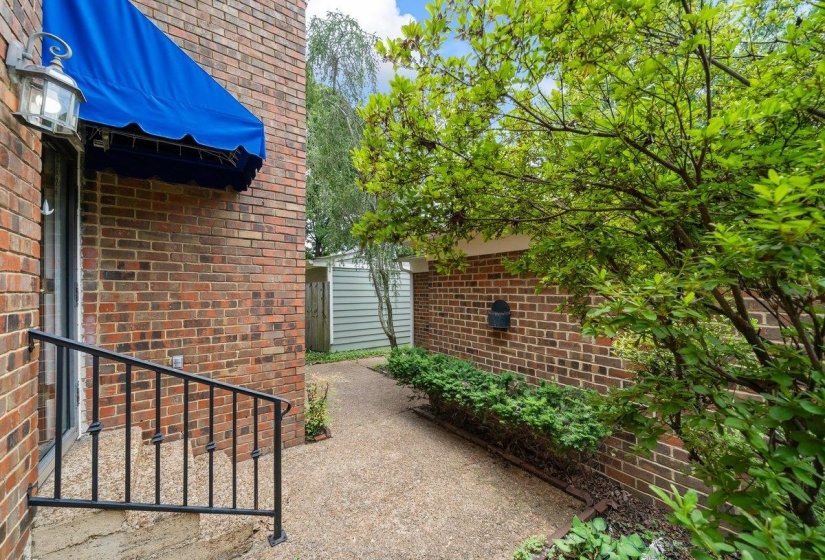 6942 AMBERLY DR, Memphis, Tennessee 38119, 3 Bedrooms Bedrooms, 7 Rooms Rooms,2.1 BathroomsBathrooms,Residential,For Sale,AMBERLY,10224277