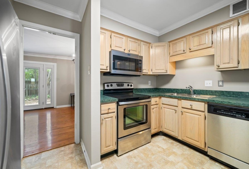 6942 AMBERLY DR, Memphis, Tennessee 38119, 3 Bedrooms Bedrooms, 7 Rooms Rooms,2.1 BathroomsBathrooms,Residential,For Sale,AMBERLY,10224277
