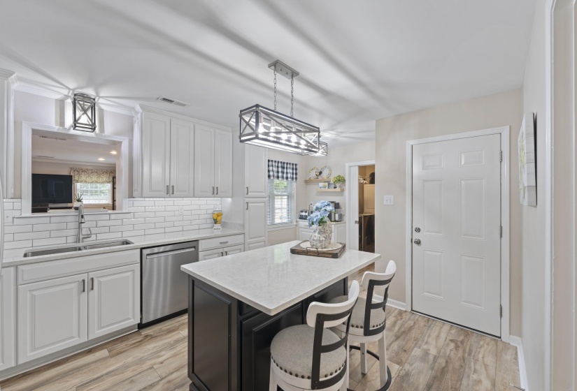 5760 MONTPELIER DR, Bartlett, Tennessee 38134, 4 Bedrooms Bedrooms, 8 Rooms Rooms,2 BathroomsBathrooms,Residential,For Sale,MONTPELIER,10224285