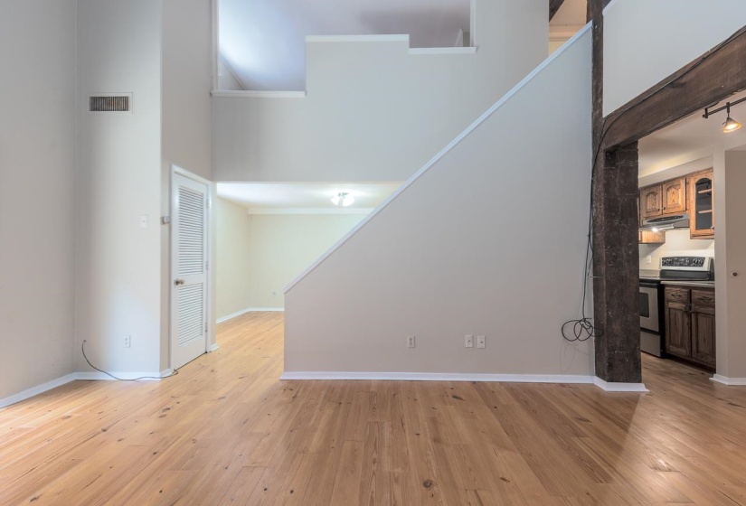 107 FRONT ST, Memphis, Tennessee 38103, 2 Bedrooms Bedrooms, 5 Rooms Rooms,1 BathroomBathrooms,Residential,For Sale,FRONT,10224292